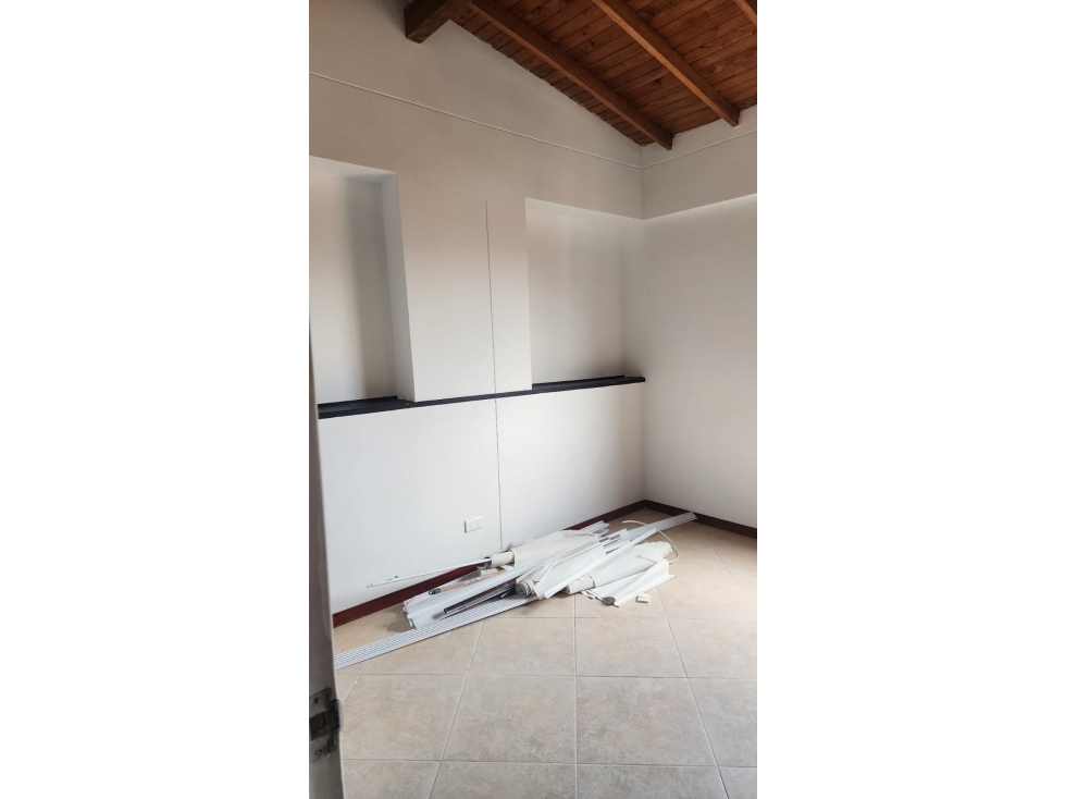 APARTAMENTO EN ARRIENDO SECTOR ALMERIA — foto 2