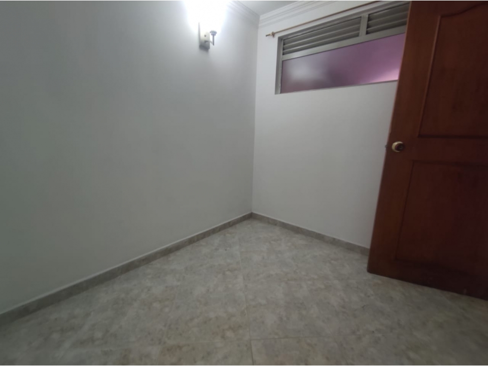 APARTAMENTO EN ARRIENDO SECTOR ALMERIA — foto 2