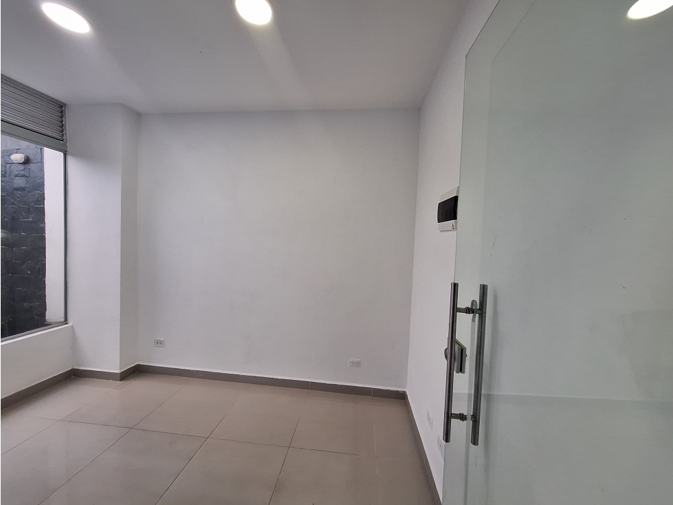 LOCAL PARA ARRIENDO UBICADO EN COPACABANA - 3