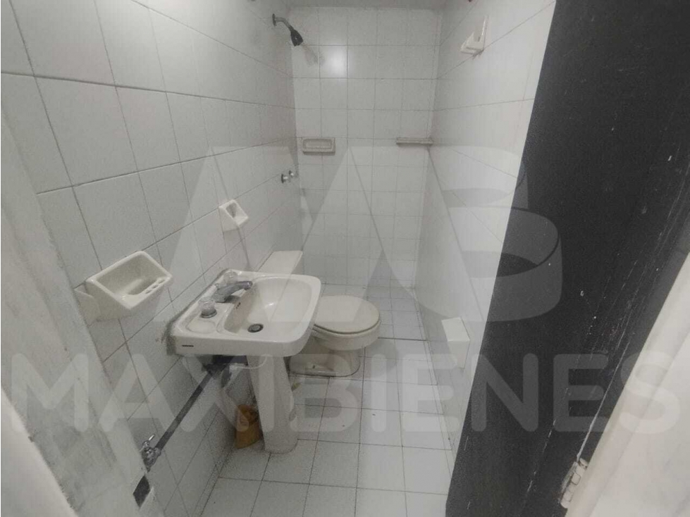 LOCAL EN ARRIENDO EN EL SECTOR DE SANTA LUCIA — foto 3