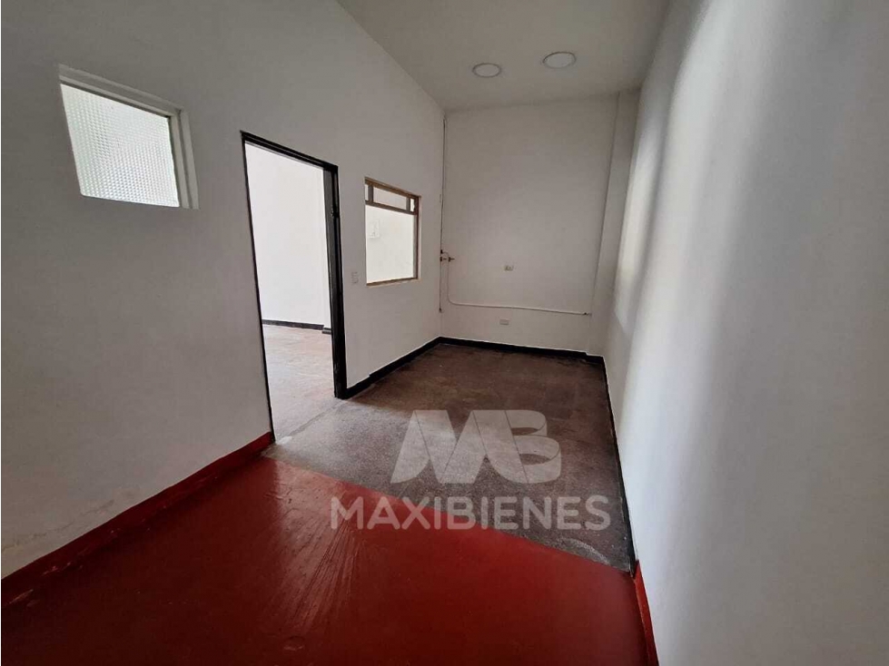 SE ARRIENDA LOCAL EN BELLO - 4