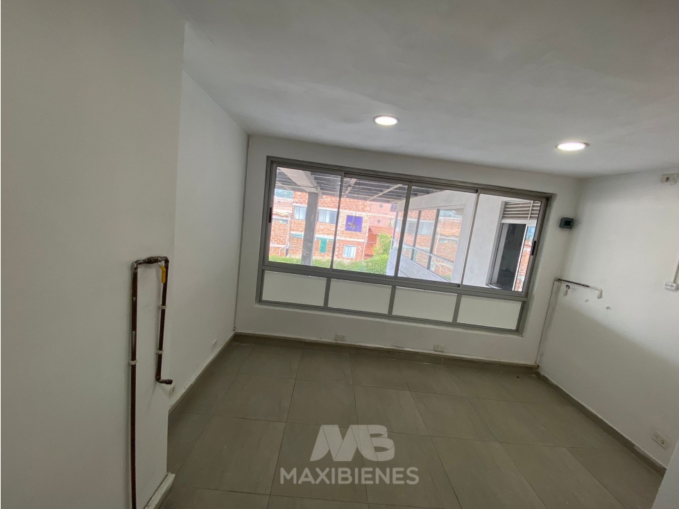 LOCAL PARA ARRIENDO UBICADO EN COPACABANA - 2