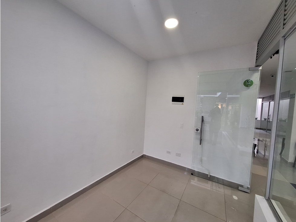 LOCAL PARA ARRIENDO UBICADO EN COPACABANA - 4