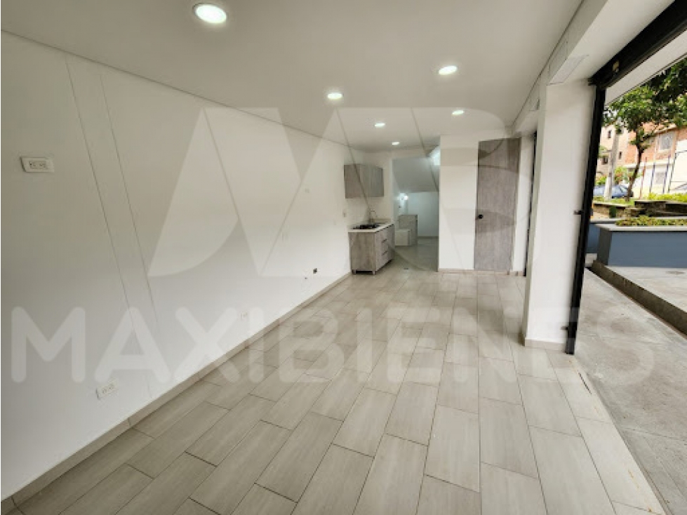 LOCAL EN ARRIENDO EN EL SECTOR DE SANTA LUCIA — foto 4