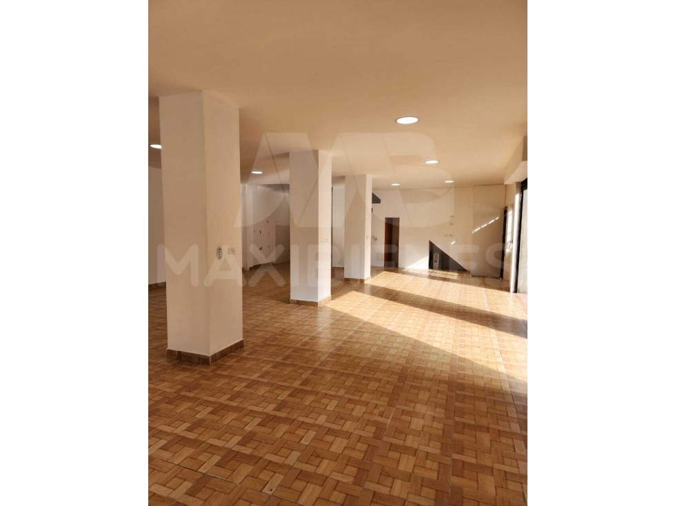 LOCAL EN ARRIENDO EN EL SECTOR DE SANTA LUCIA — foto 4