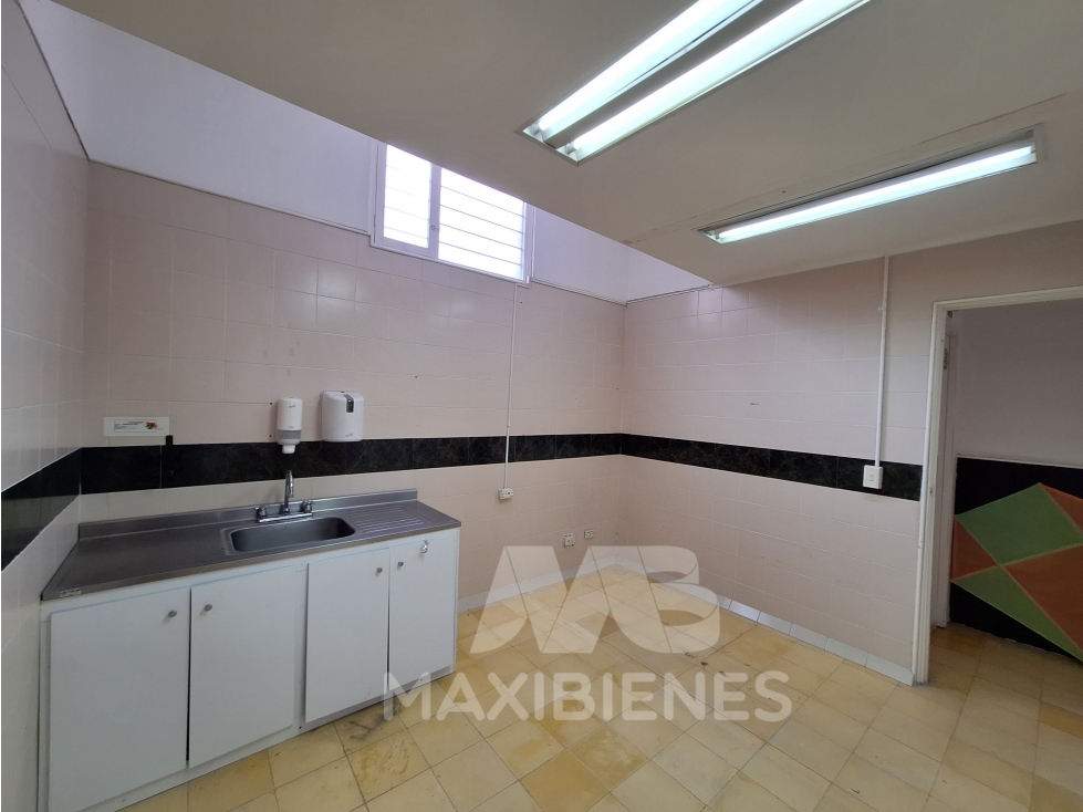 LOCAL PARA ARRIENDO UBICADO EN BARBOSA - 4