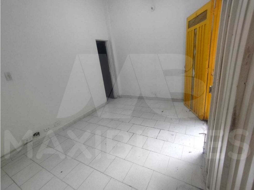 LOCAL EN ARRIENDO EN EL SECTOR DE SANTA LUCIA — foto 4