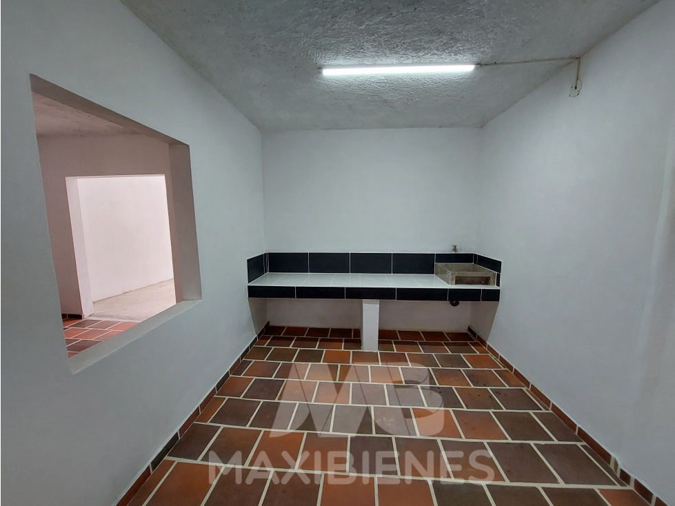 LOCAL PARA ARRIENDO UBICADO EN COPACABANA - 4