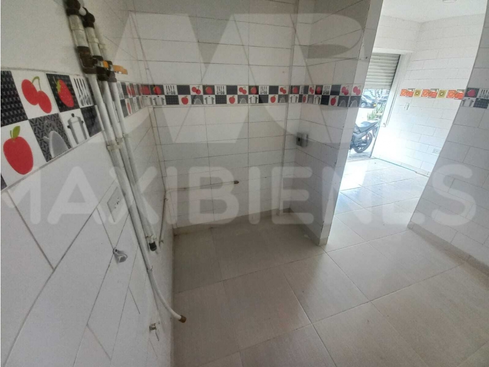 LOCAL EN ARRIENDO EN EL SECTOR DE SURAMERICANA — foto 5