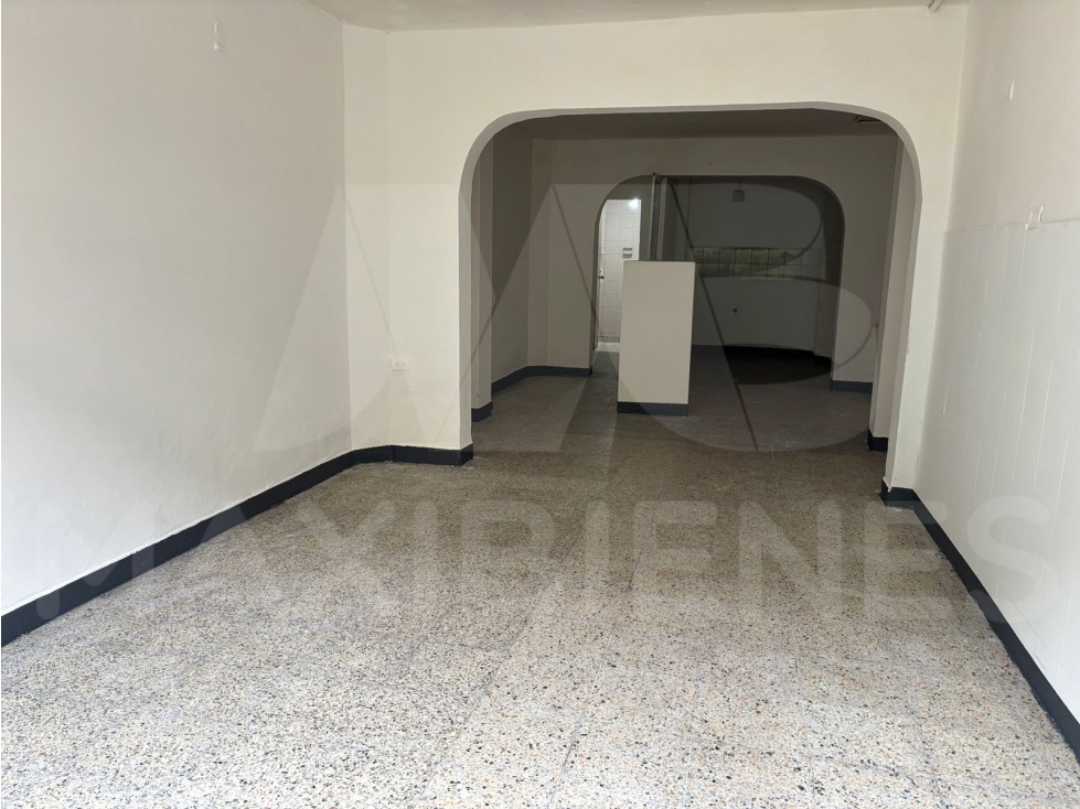 LOCAL EN ARRIENDO EN EL SECTOR DE SANTA LUCIA — foto 5