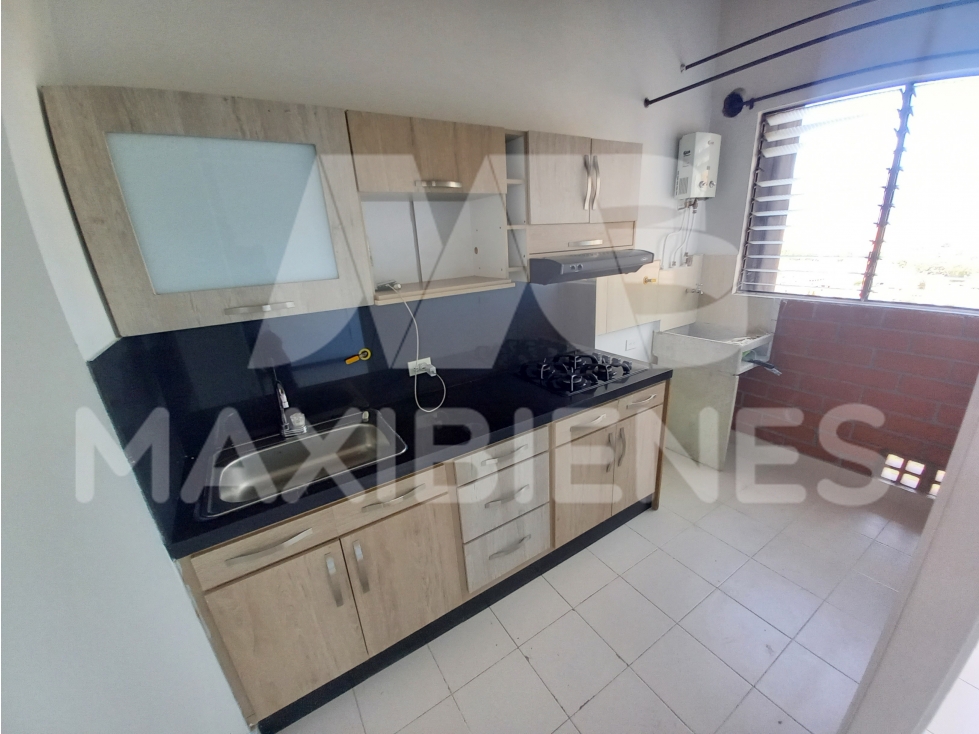 APARTAMENTO EN ARRIENDO EN EL SECTOR DE SANTA LUCIA — foto 6