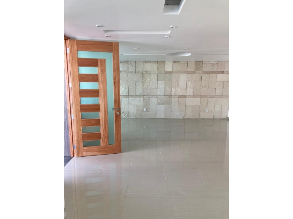Hermosa casa residencial en Zona Plateada en venta, 225 m2 — foto 3