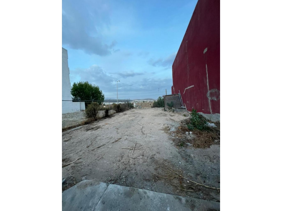 Se vende terreno en Puerta de Hierro de 180m2 - 1