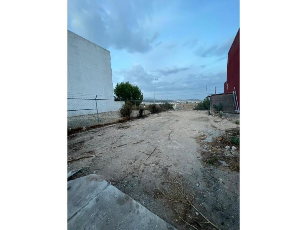 Se vende terreno en Puerta de Hierro de 180m2 - 3