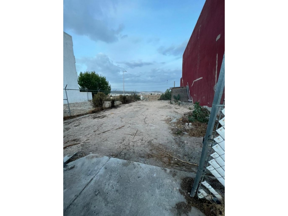 Se vende terreno en Puerta de Hierro de 180m2 - 4