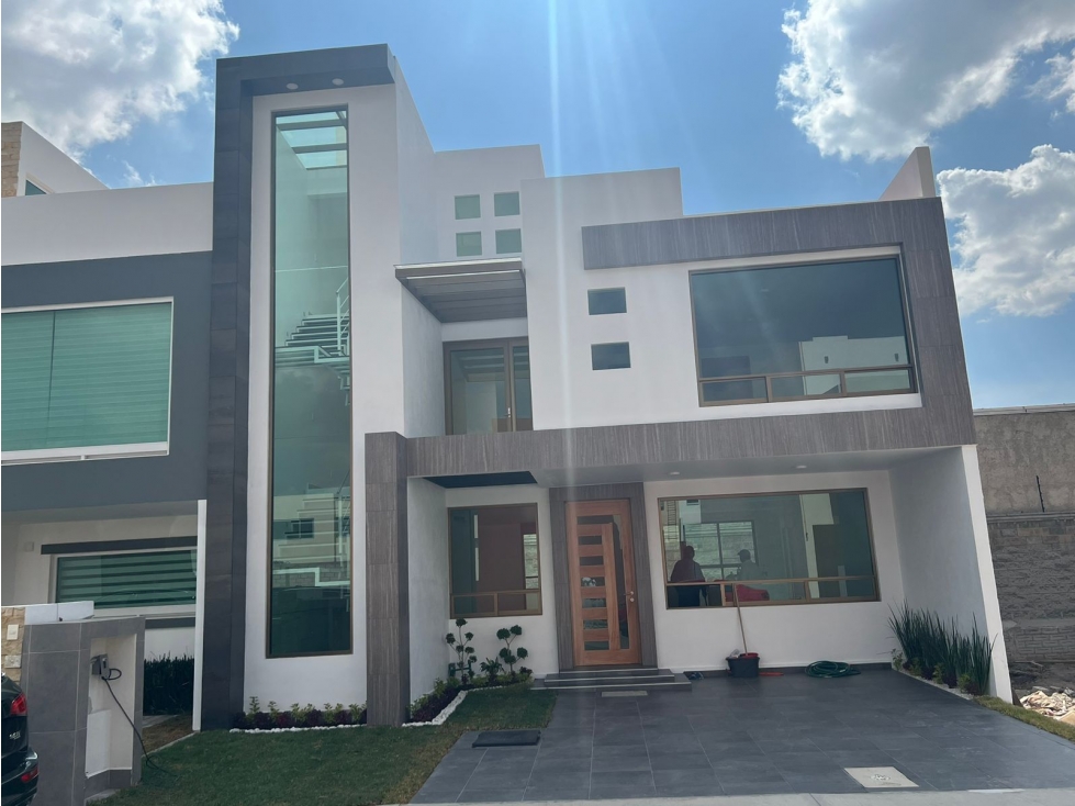 Hermosa casa residencial en Zona Plateada en venta, 225 m2