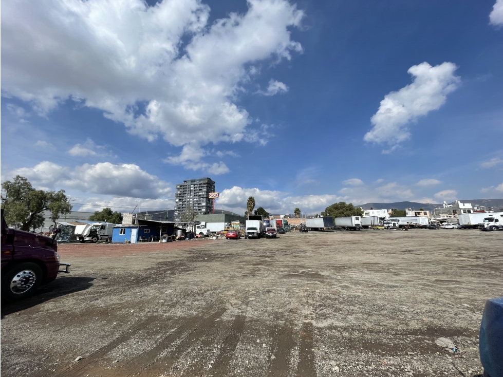 Macrolote sobre G.Bonfil, Zona Plateada Pachuca Hidalgo. — foto 5