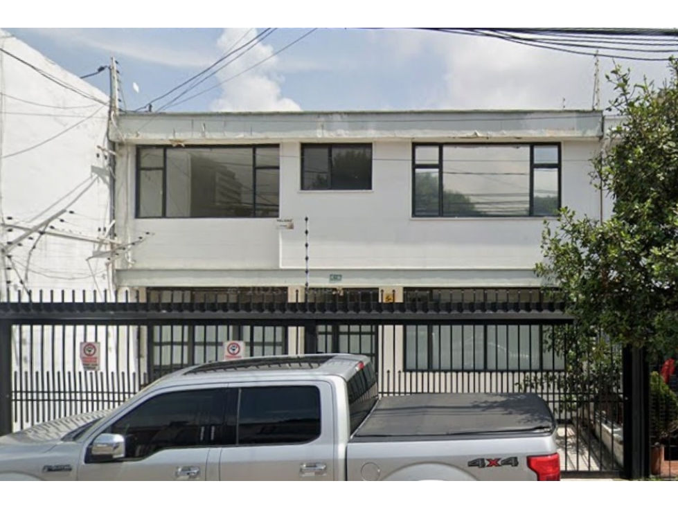 Casa en calle 102A # 47A-64 Bogota