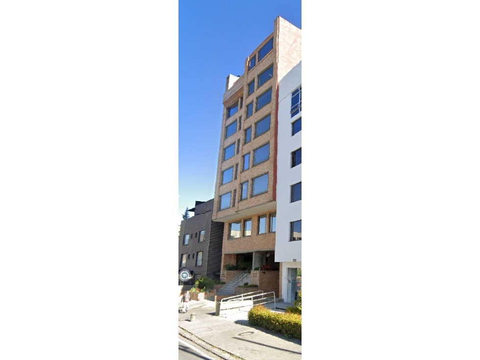 Oficina 204 - Torre del Lago Calle 82 #18-24, Bogotá