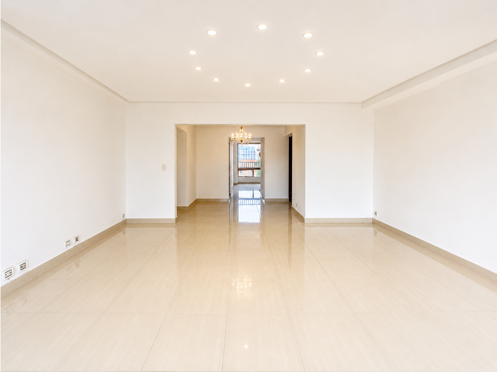 Apartamento remodelado 178 m² | Patio Bonito | Amplia zona social