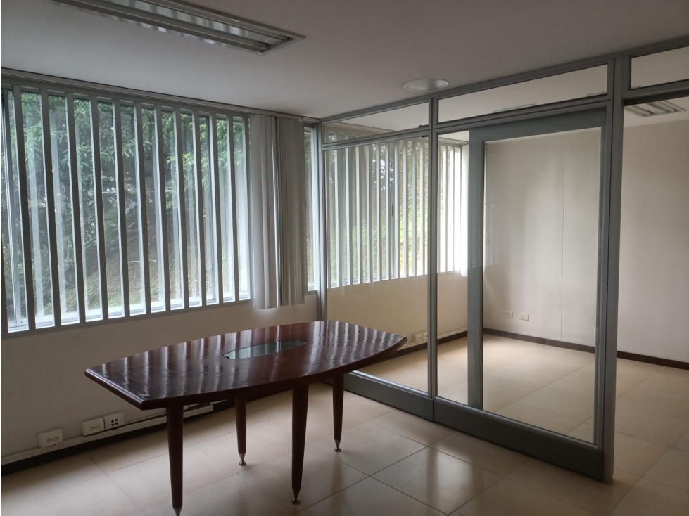SE RENTA OFICINA - BLOCK CENTRO EMPRESARIAL - AV. POBLADO