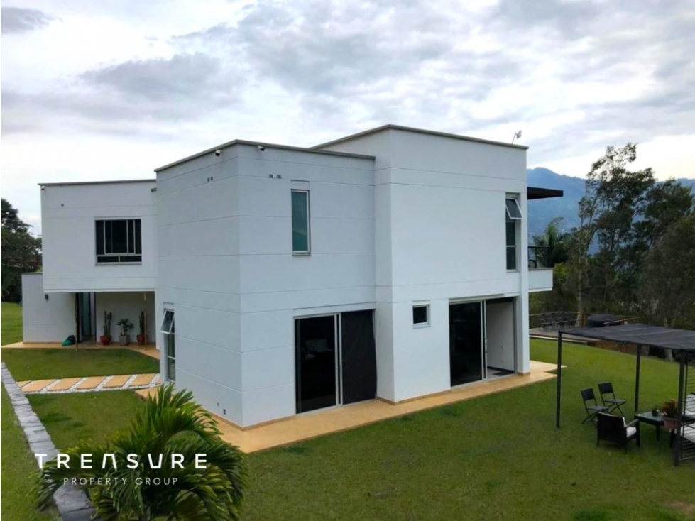 Hermosa propiedad con dos casas modernas — foto 4