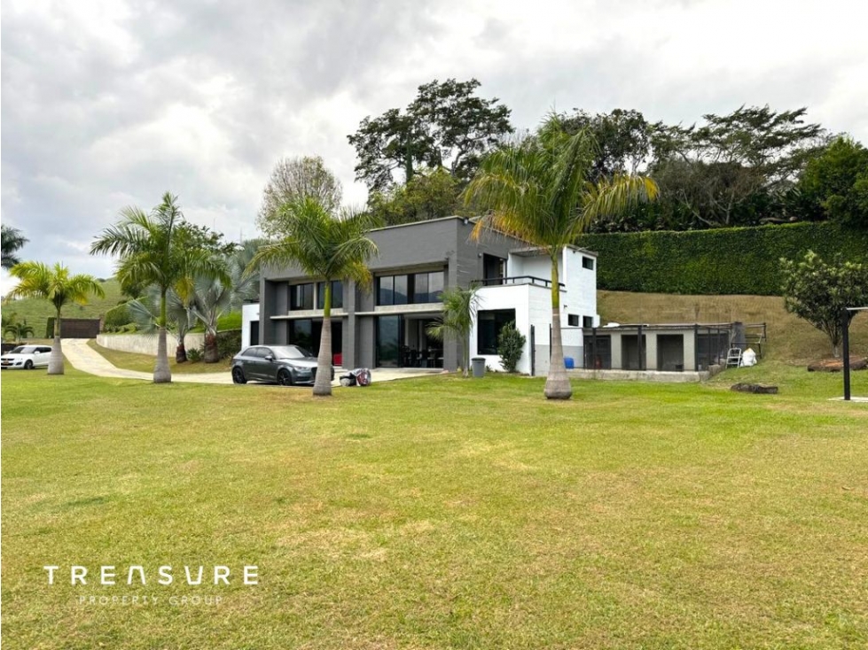 Hermosa propiedad con dos casas modernas — foto 3