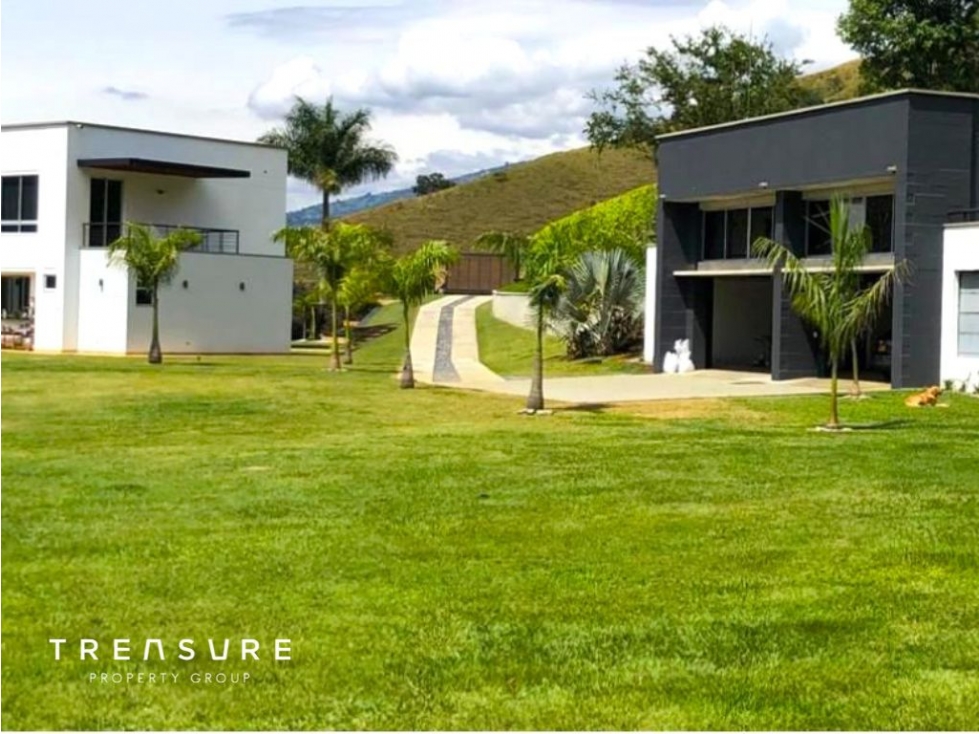 Hermosa propiedad con dos casas modernas