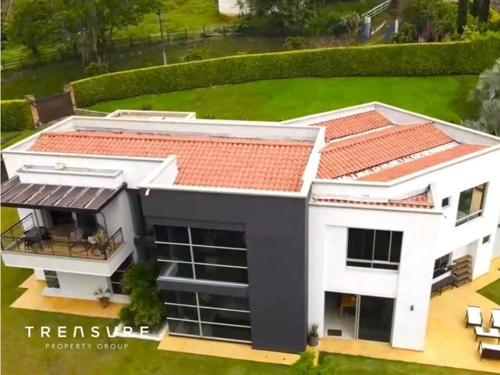 Hermosa propiedad con dos casas modernas — foto 2