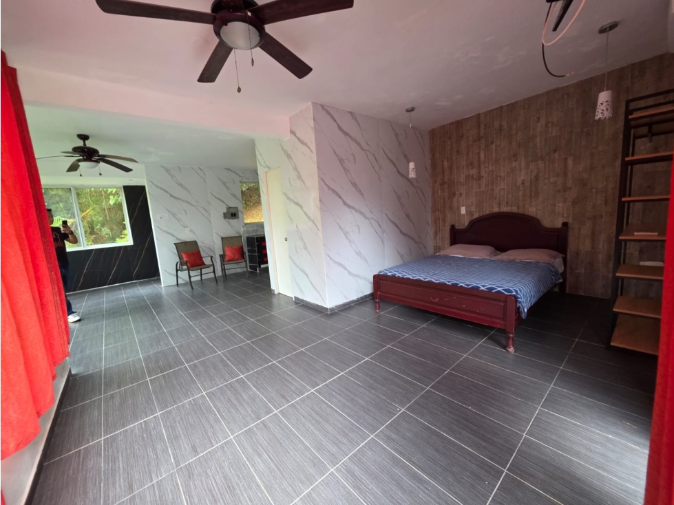 VENTA DE TERRENO CON 3 CABAÑAS EN ALTOS DE CERRO AZUL. MY - 5