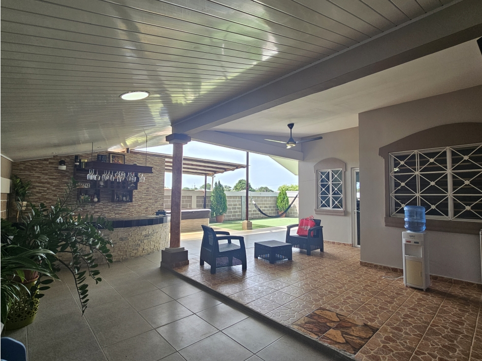 Se alquila casa en Brisas de los Guayacanes, Chitré - 3