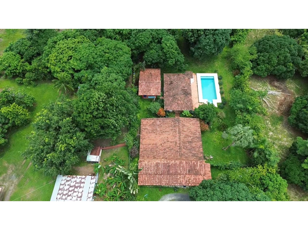 Venta de casa con piscina en Pedasí - 5