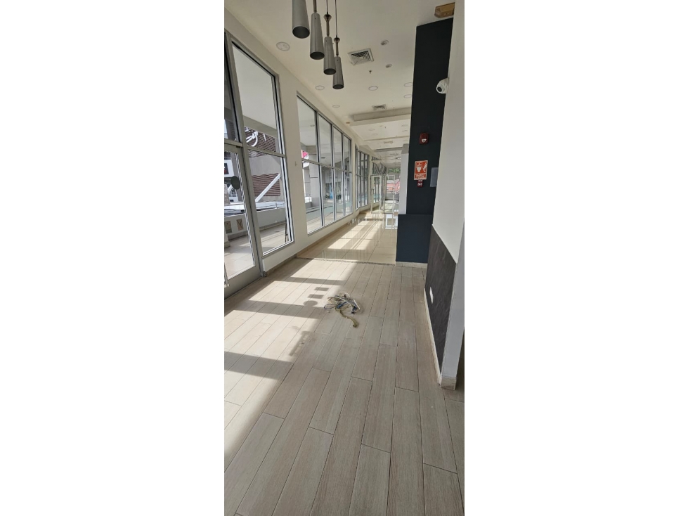 Alquiler de local en Plaza Signature, Brisas del Golf — foto 2