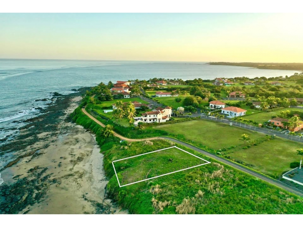 Venta de terreno frente al mar en Pedasí - 1