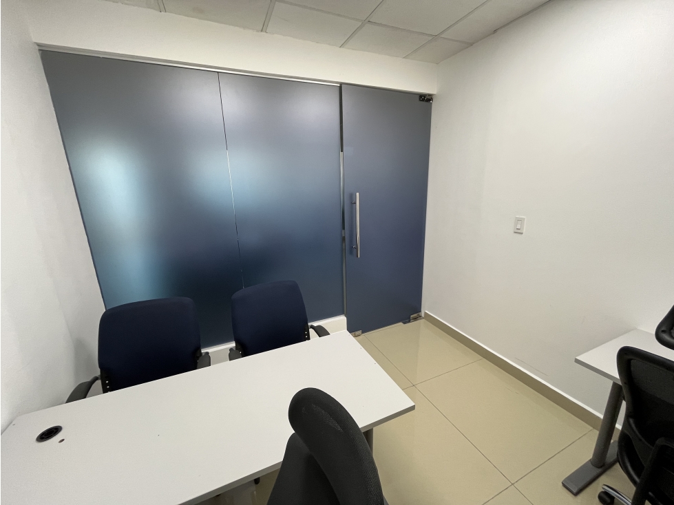 Alquiler de oficina en Ocean Business Plaza, Marbella — foto 2
