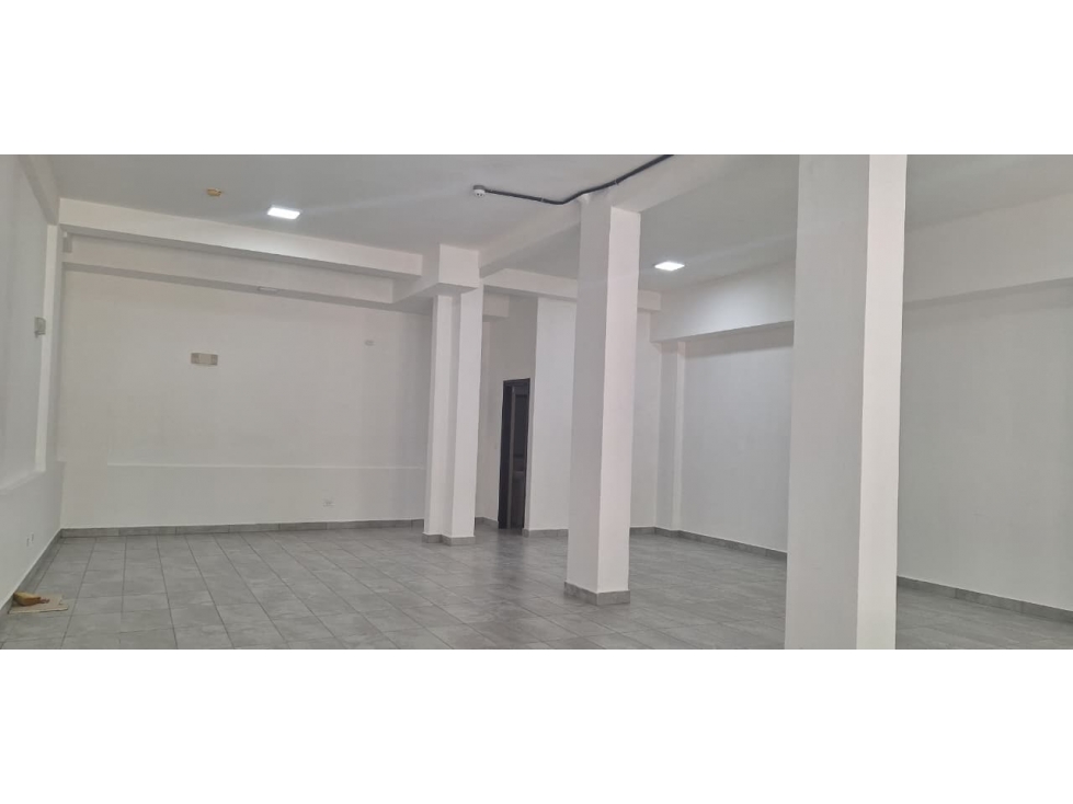 Alquiler de local comercial en Vía Argentina — foto 6