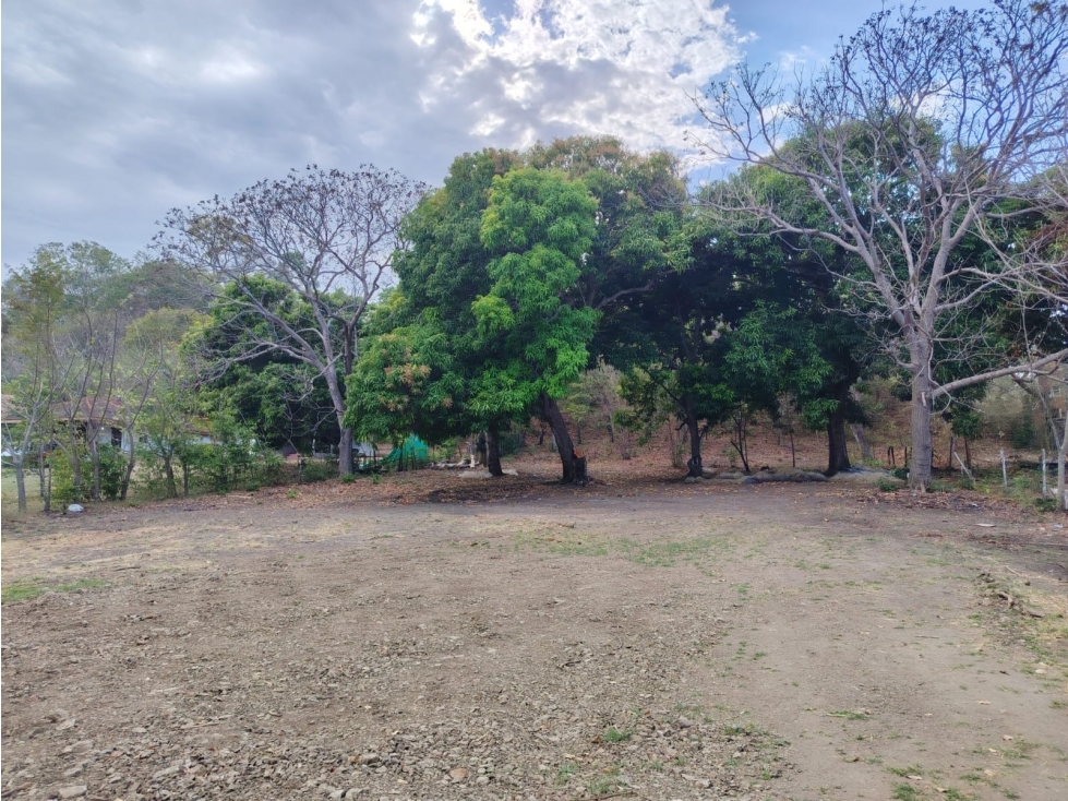 Venta de Lote Titulado Frente al Mar en Playa Bucaro - 2