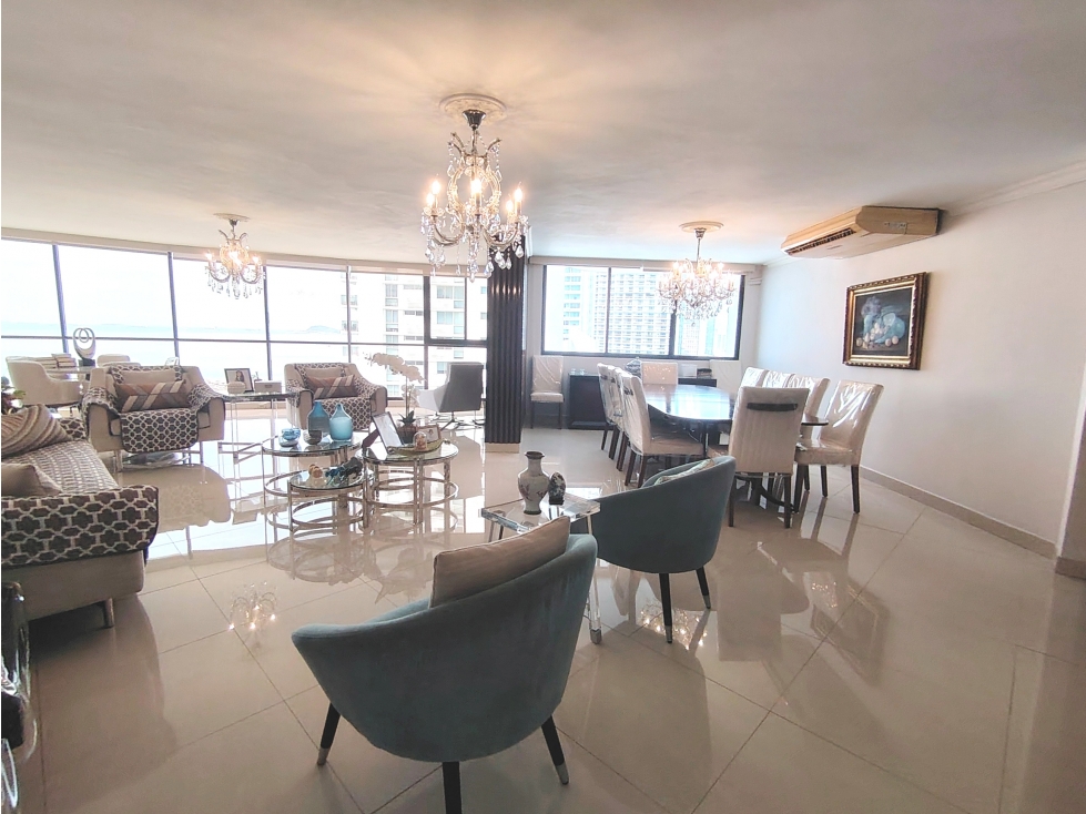 Venta de apartamento amoblado en PH Rocamar, Av. Balboa. EAR