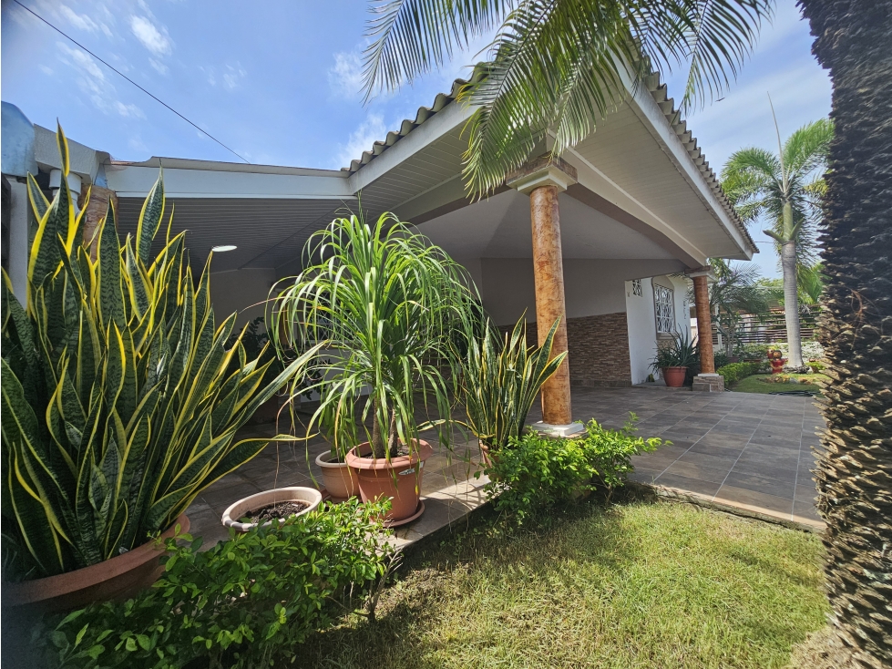 Se alquila casa en Brisas de los Guayacanes, Chitré - 2