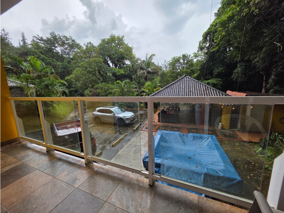 VENTA DE TERRENO CON 3 CABAÑAS EN ALTOS DE CERRO AZUL. MY - 1