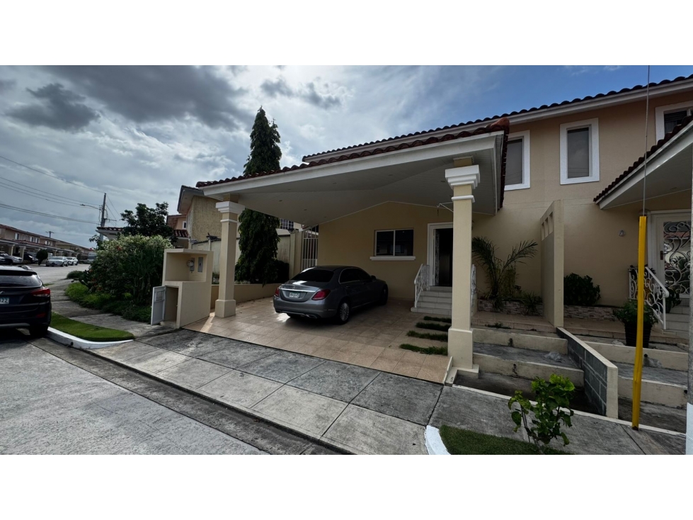 Venta de casa en PH Villa Tivolii, Villas del Golf