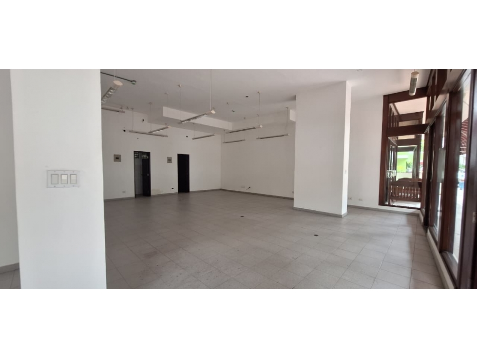 Alquiler de local comercial en Vía Argentina — foto 2