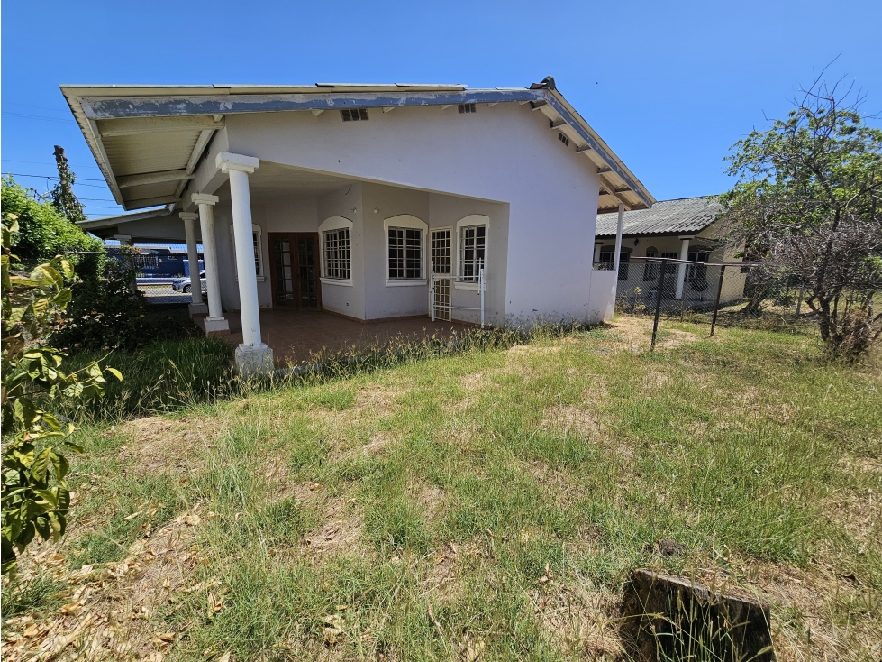 Venta de casa en Brisas de Guayacanes, Chitré — foto 2
