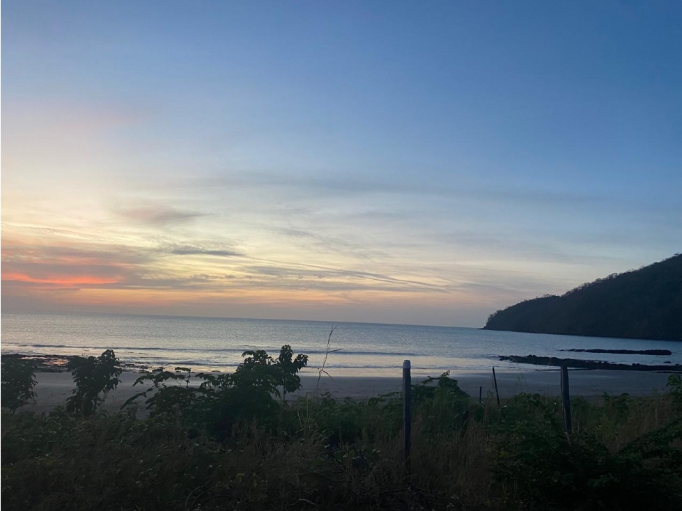 Venta de Lote Titulado Frente al Mar en Playa Bucaro - 1