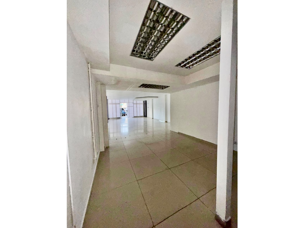 Alquiler de local comercial en Condado Business Center. YP
