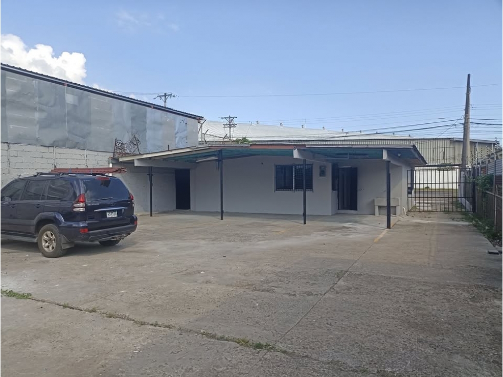 Alquiler de casa comercial en Vía La Pulida. MY - 2