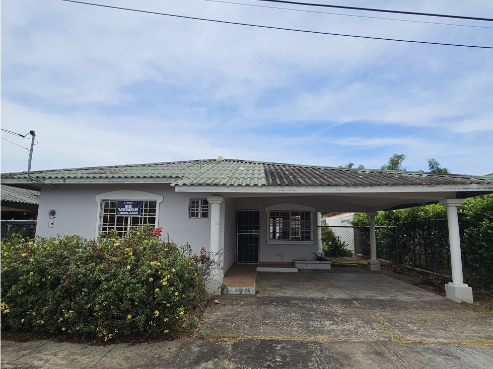 Venta de casa en Brisas de Guayacanes, Chitré