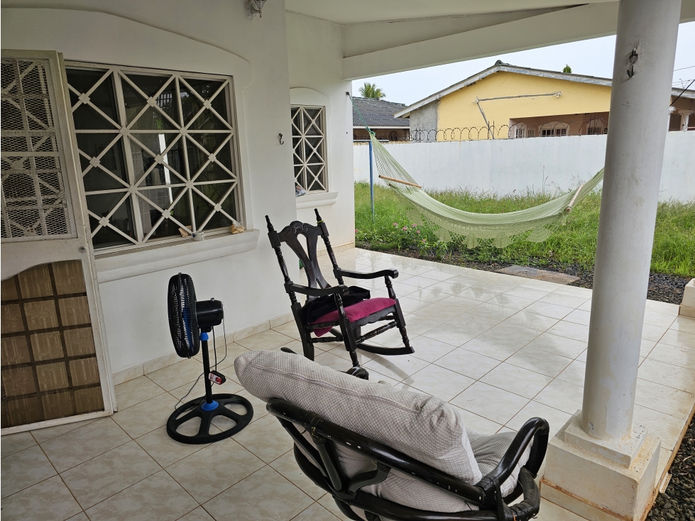 Se alquila casa amoblada en Brisas de los Guayacanes, Chitré - 2