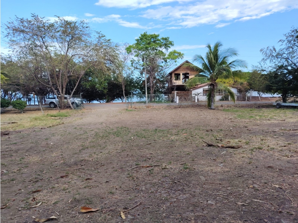 Venta de Lote Titulado Frente al Mar en Playa Bucaro - 3