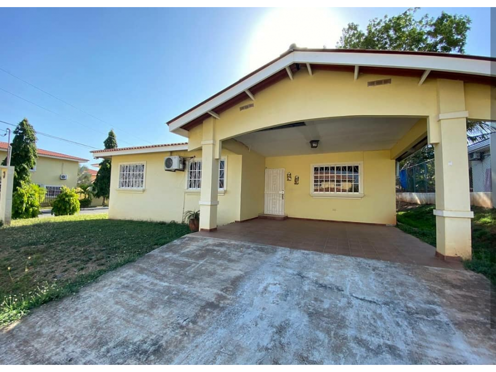 Venta/Alquiler de casa en Residencial Villas del Golf, Chitré - 1